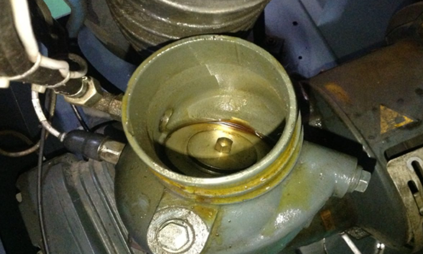 máy nén khí bị chảy dầu van hút